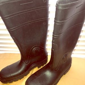 Men’s rain boots